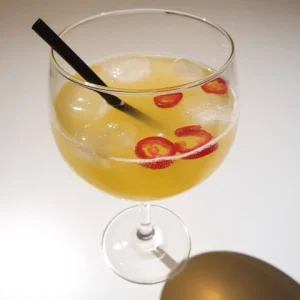 Peper in je cocktail. Deze kruiden kun je gebruiken in je cocktail Verse peper in je cocktail. Deze kruiden en specerijen kun je gebruiken in je cocktail